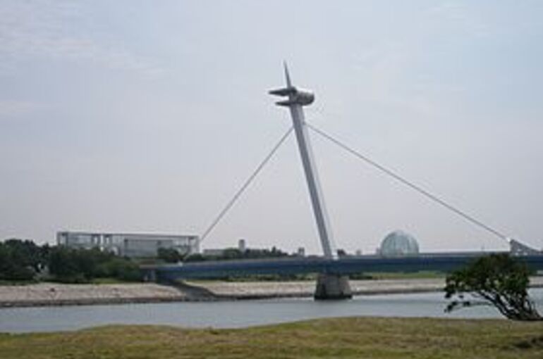 Kasai_Kaihin_Park,_Nagisa-bridge