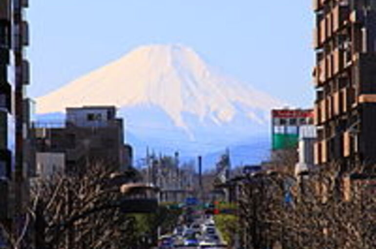 200px-Mt_Fuji_from_Higashikurume_St01